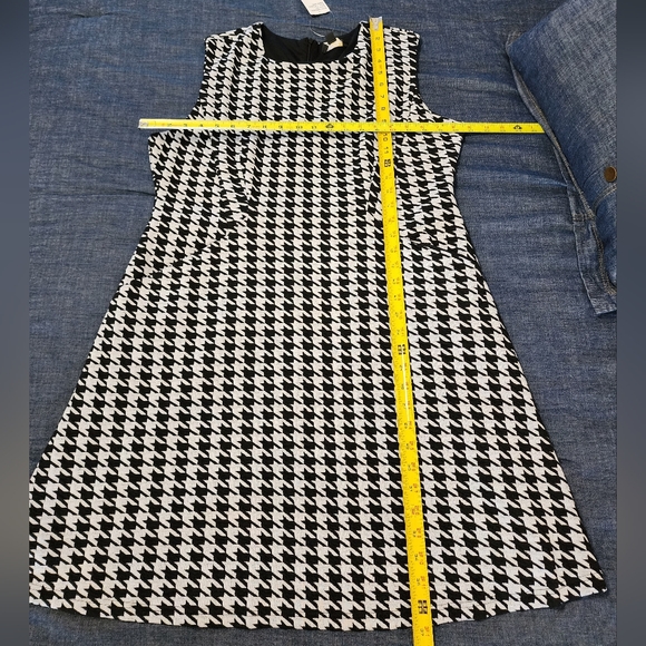 Houndstooth Knit Dress - Picture 6 of 8